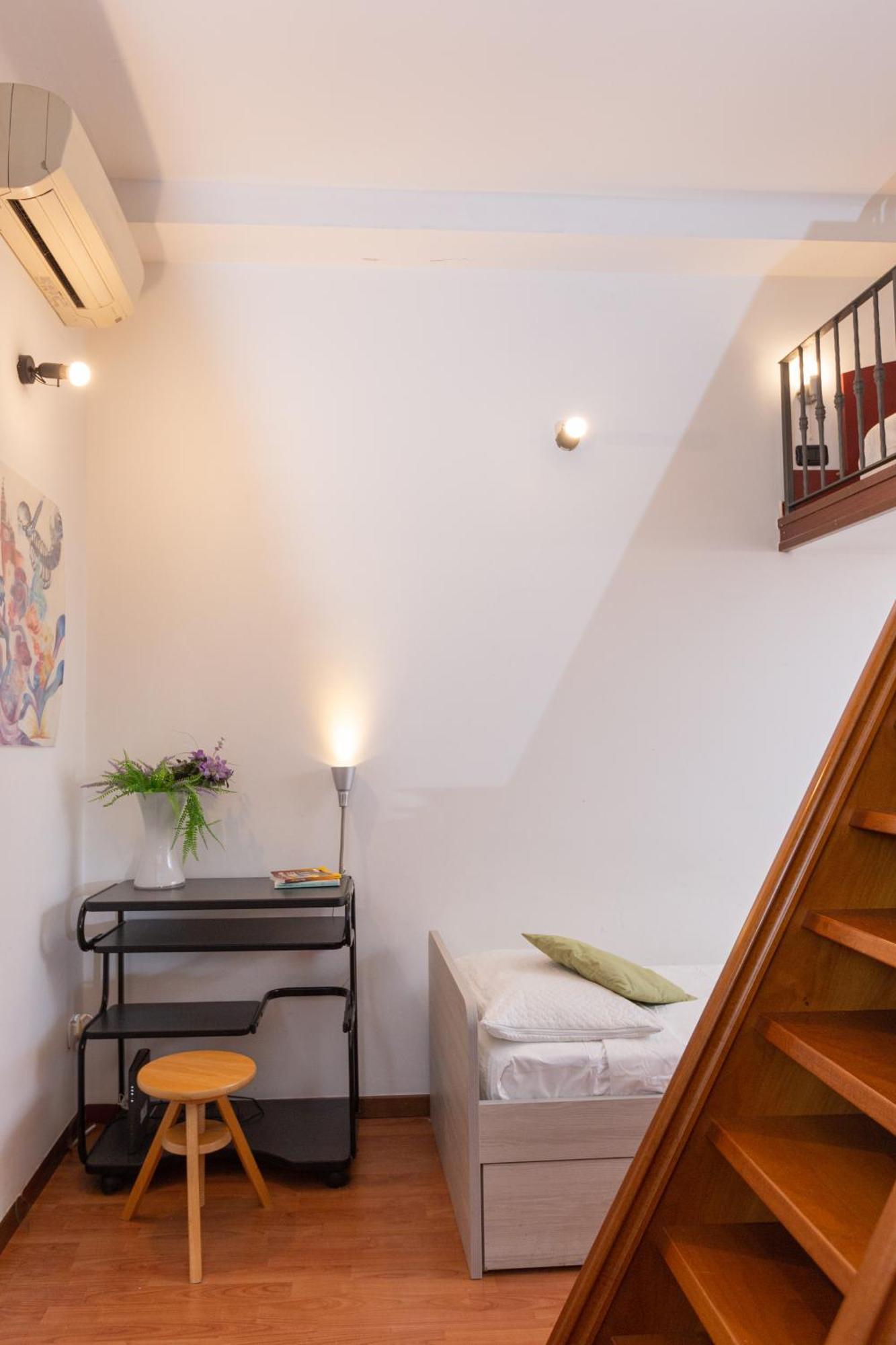 Soft Colors Exclusive Apartment - Navigli District - M2 Милан Экстерьер фото
